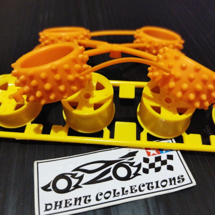 

WHEELSET LARGE 4 SPOKE YELLOW + HARD LARGE DIA SPIKE TIRE ORANGE