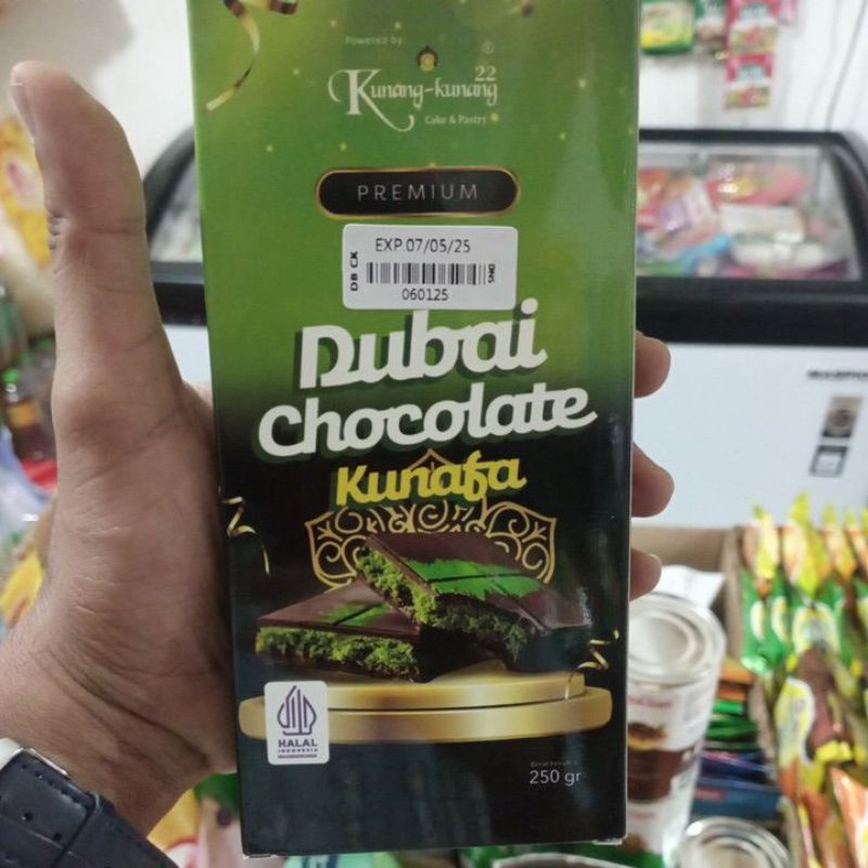 

A Kunang-Kum Dubai Chocolate Kunafa Premium 250Gr