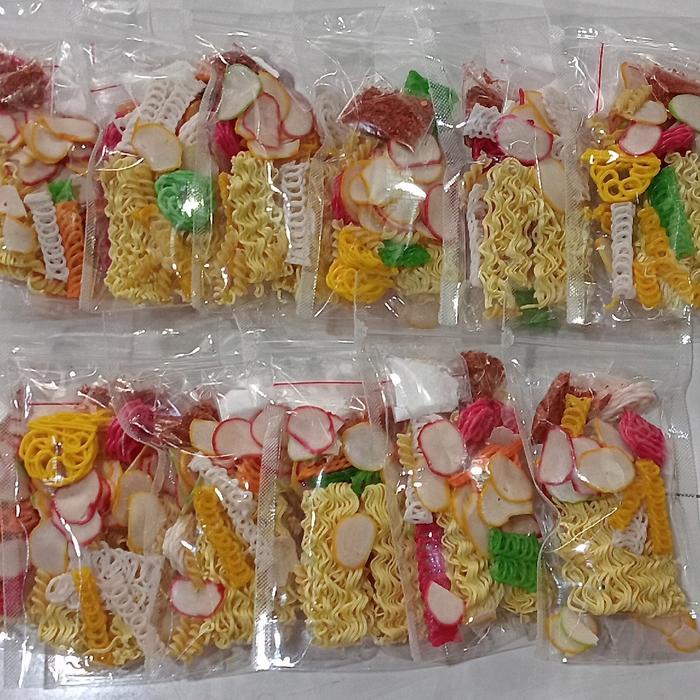 

FX976 Seblak Instan Paket Isi 12 Bungkus Hari Ini - Mie Instan dengan Cabe Bubuk dan Bumbu Racikan