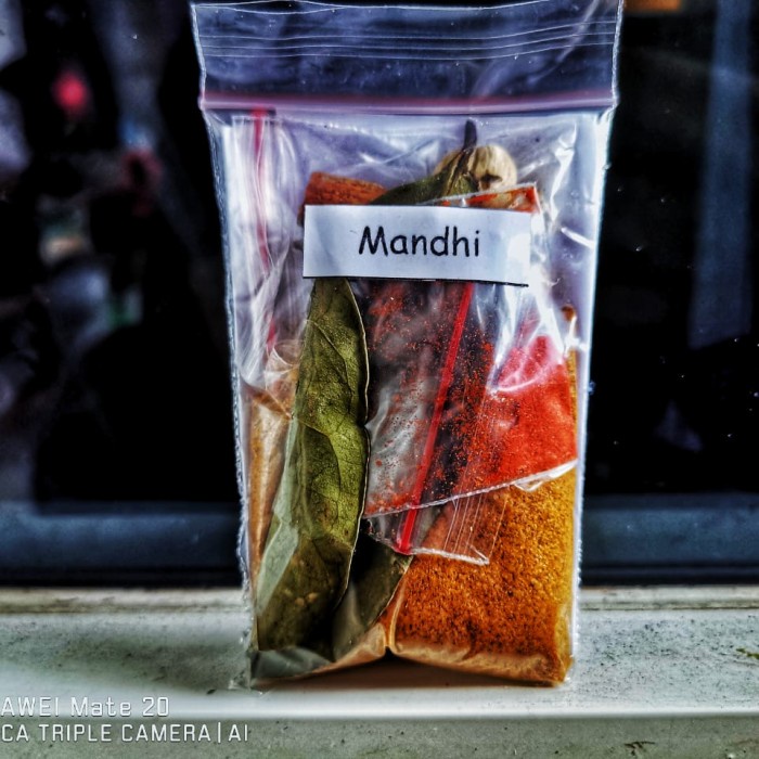 

HB985 Bumbu Mandhi Instan untuk basmati 250 gram STOK TERBATAS