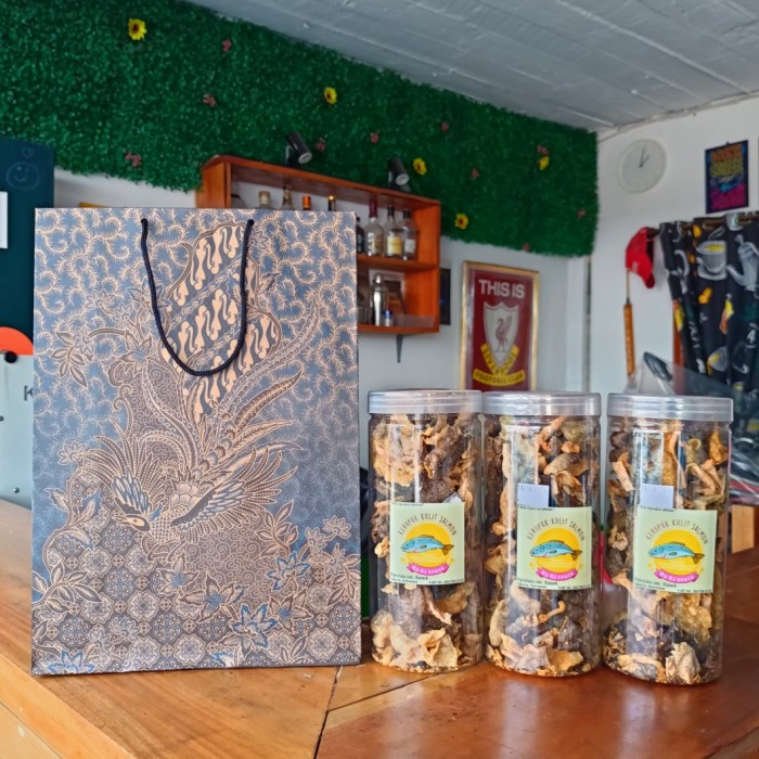 

Hampers Snack Kerupuk Kulit Ikan Salmon Cemilan Kekinian dan Sehat