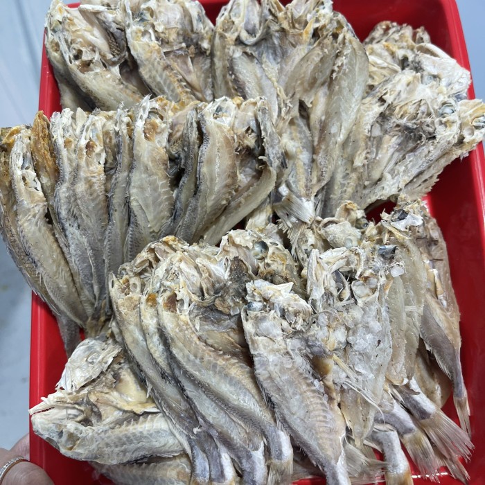 

Ikan Asin Samge / Ikan Asin Samge Belah