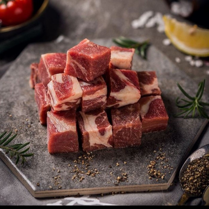 

Lezat- daging saikoro cube murah 500gr /Daging Sapi