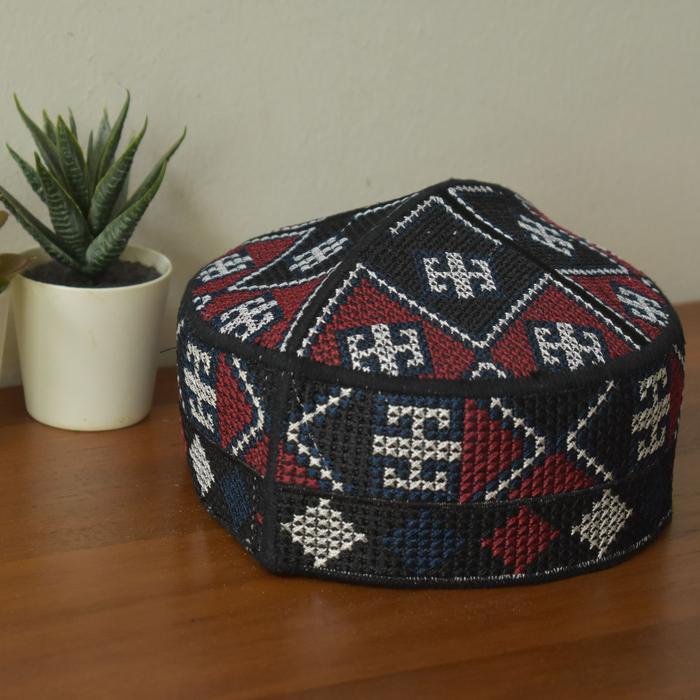 Peci Pakistan Bordir Warna Hitam Motif Bordir Warna Merah Dan Biru Harga Terjangkau Kualitas Bagus