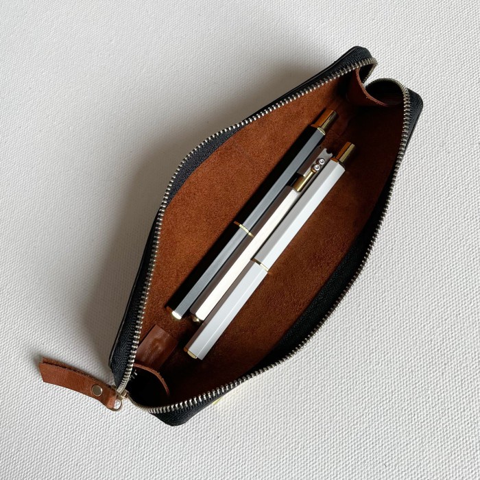 

TERLARIS Leather Pencil Case / Kotak Pensil Kulit Sapi