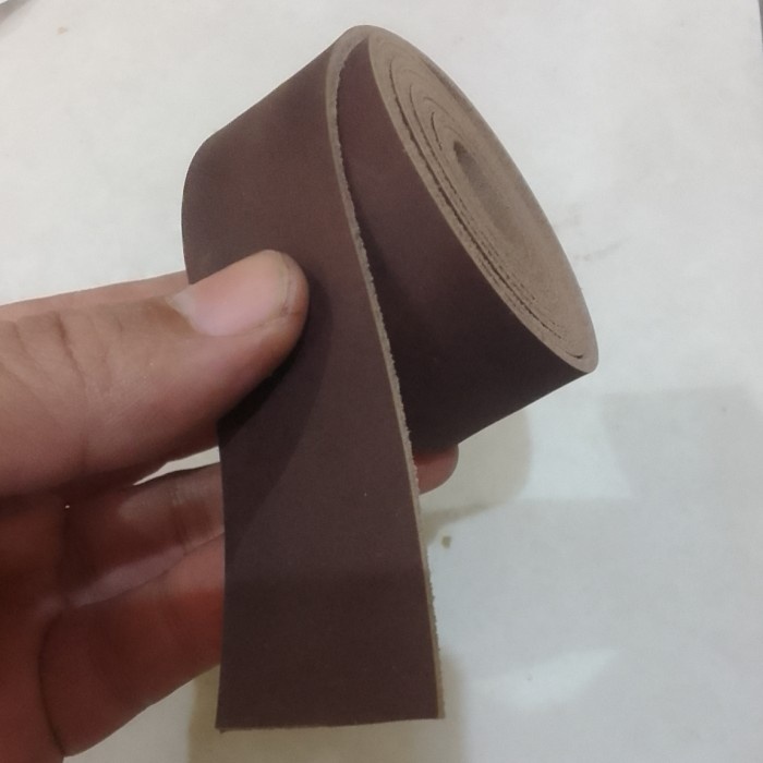 

Tali Kulit Asli Bahan Crazy Horse Warna Coklat Panjang 130cm Tebal 2mm