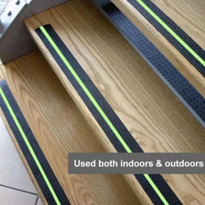 

STIKER FOSFOR ANTI SLIP - ANTI LICIN - LAKBAN LANTAI GLOWIN THE DARK