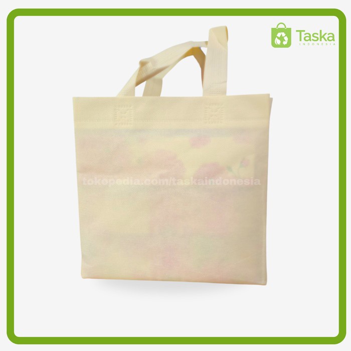 [Expert] Goodie Bag Spunbond Box 24x24x24 Cream Satuan / Tas Spunbond Polos