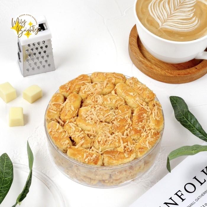 

Kirim,HariYgSama- kastengel keju edam premium kue kering/ Kaasstengels cookies