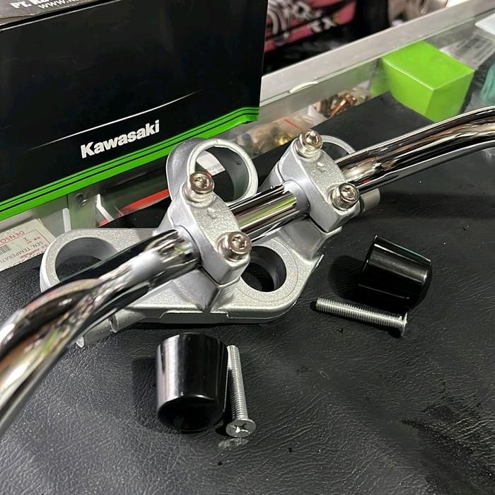 SEGITIGA ATAS NINJA R OLD / SS CKD IMPORT THAILAND T ATAS PART NINJA Baut Coklat