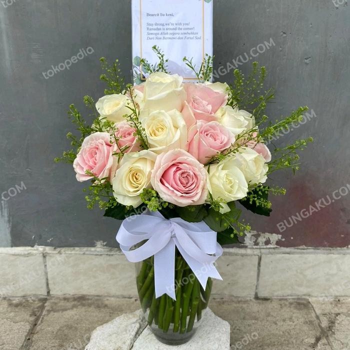 vas bunga mawar / vas bunga