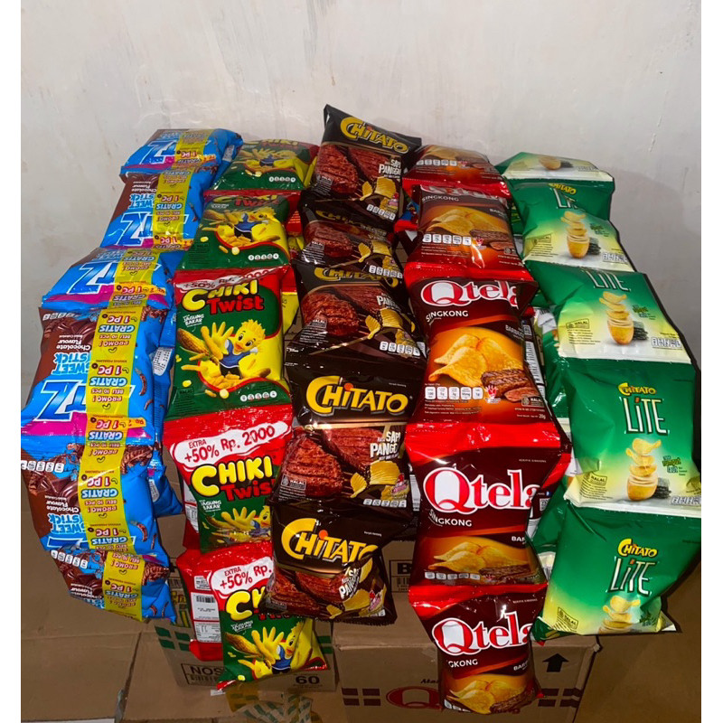 

Aneka Chiki Chitato/ Chitato lite/ Qtela/JetZ/Twist Perenceng 10 Bungkus
