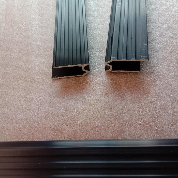 Snap- List Alumunium -U- Flight case 1 Meter - Hitam