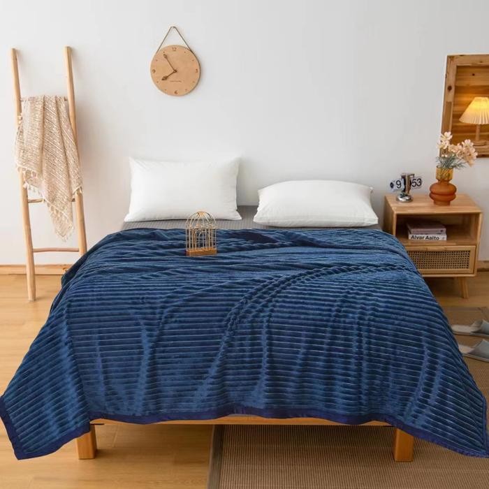 SELIMUT BULU UK 150 X 200CM STANDAR MOTIF SALUR TIMBUL POLOS