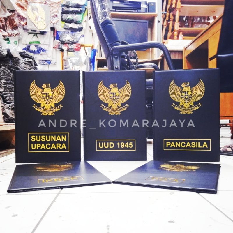 

1 paket map upacara bendera berkualitas dan elegan