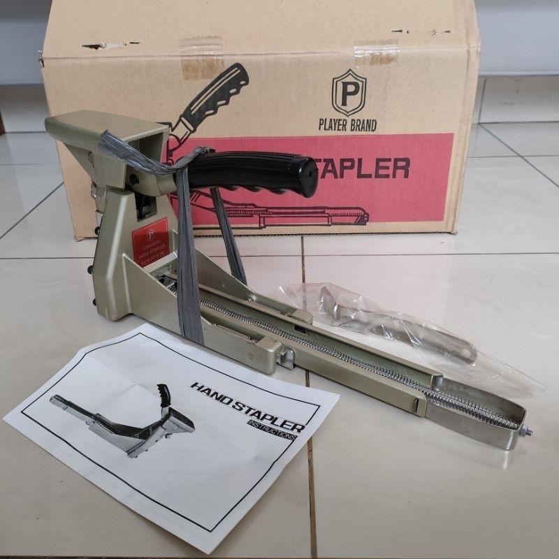 

Hand Stapler PLAYER 15mm 18mm Alat Staples Packing Dus TAIWAN