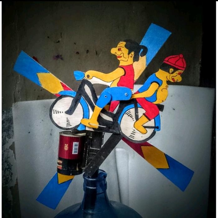 TERLARIS kincir angin Petruk Gareng tradisional naik sepeda