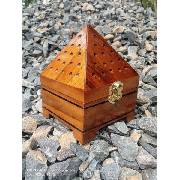 TEMPAT BUKHUR KAYU JATI PIRAMIDA