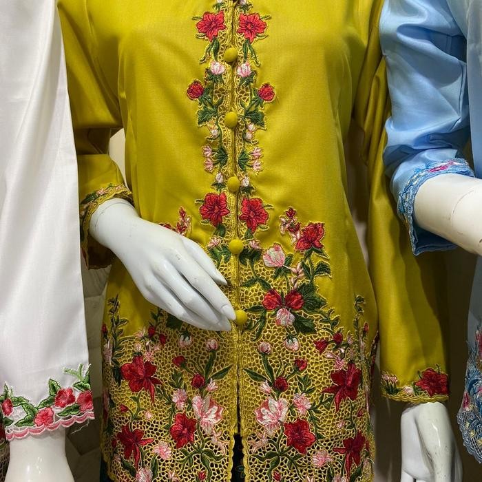 Trenatik- Motif Azalia Kebaya Nayla Encim Bahan Katun Toyobo