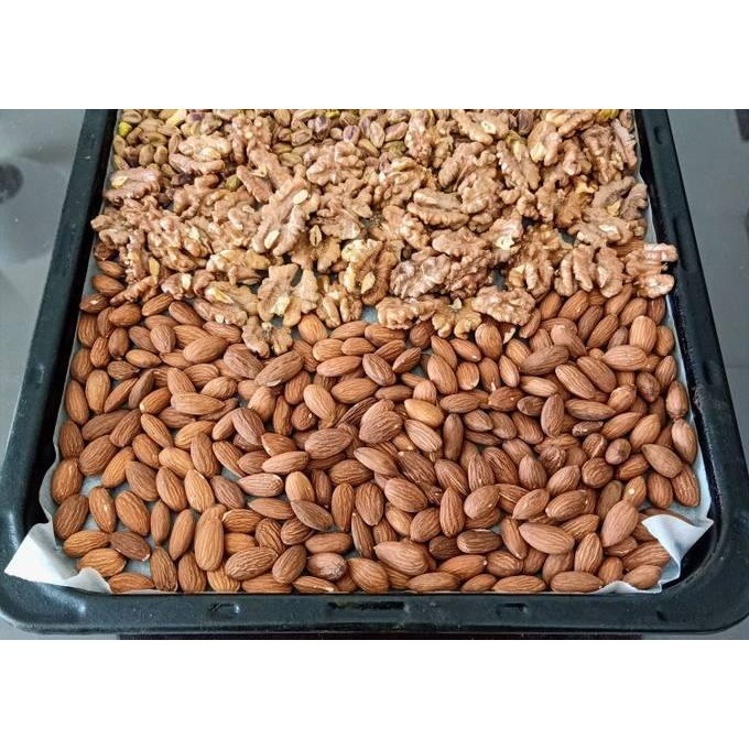 

MIX KACANG ALMOND WALNUT PANGGANG / MIX ROASTED NUTS 500gr Terlaris