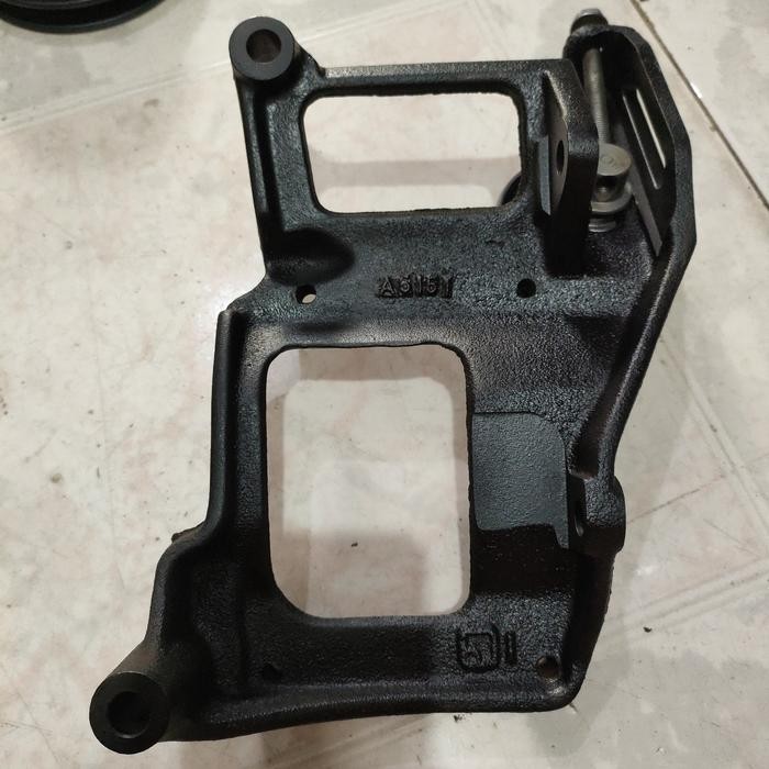Braket Bracket Pully Ac Kompresor Kijang Efi 2000Cc Kode 072