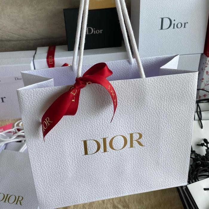 

Happy- PAPERBAG KERTAS KADO DIOR GIFT ORIGINAL KONTER 100%