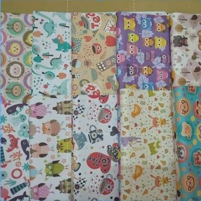 

Happy- Kertas Kado SIDU Motif RANDOM/Bungkus Kado Sinar Dunia SIDU/Gift Paper
