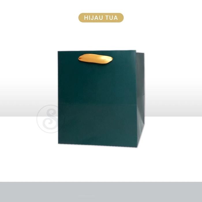 

Pesta- Premium Paperbag Polos Medium uk P19 x L19x T22cm / Kantong Kado