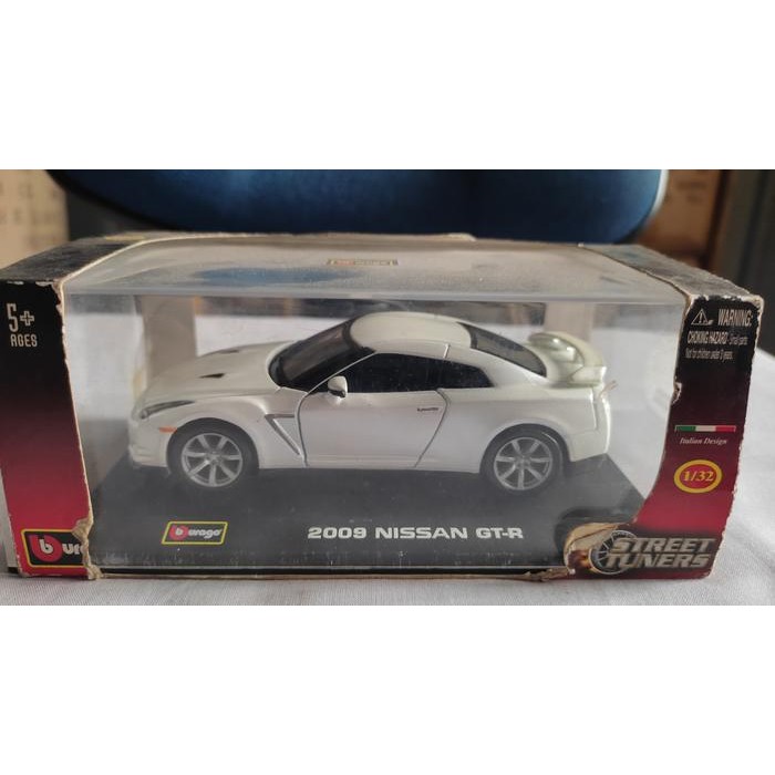 Bburago 1:32 NISSAN GT-R Diecast