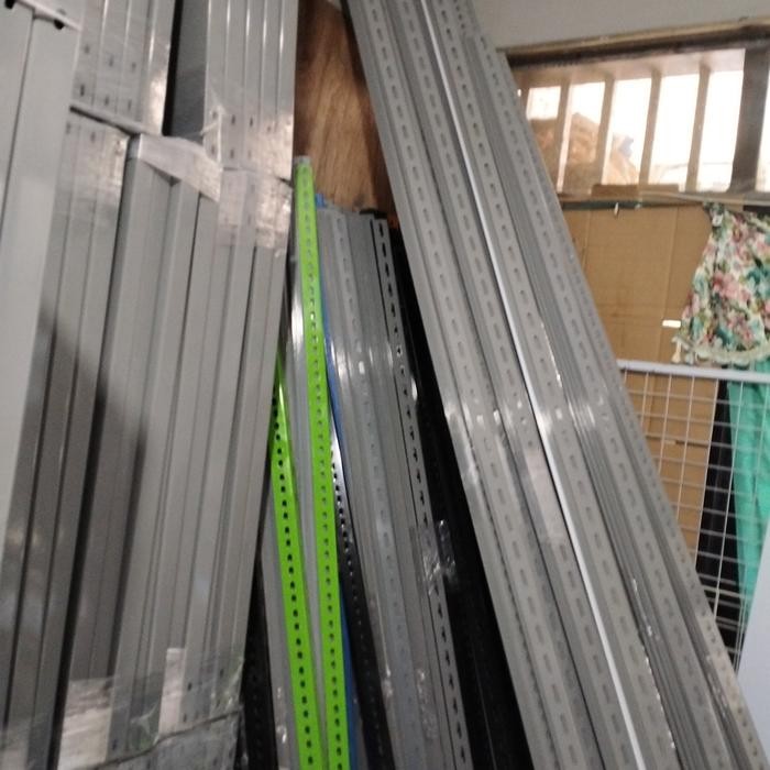 besi siku lubang P 120 cm