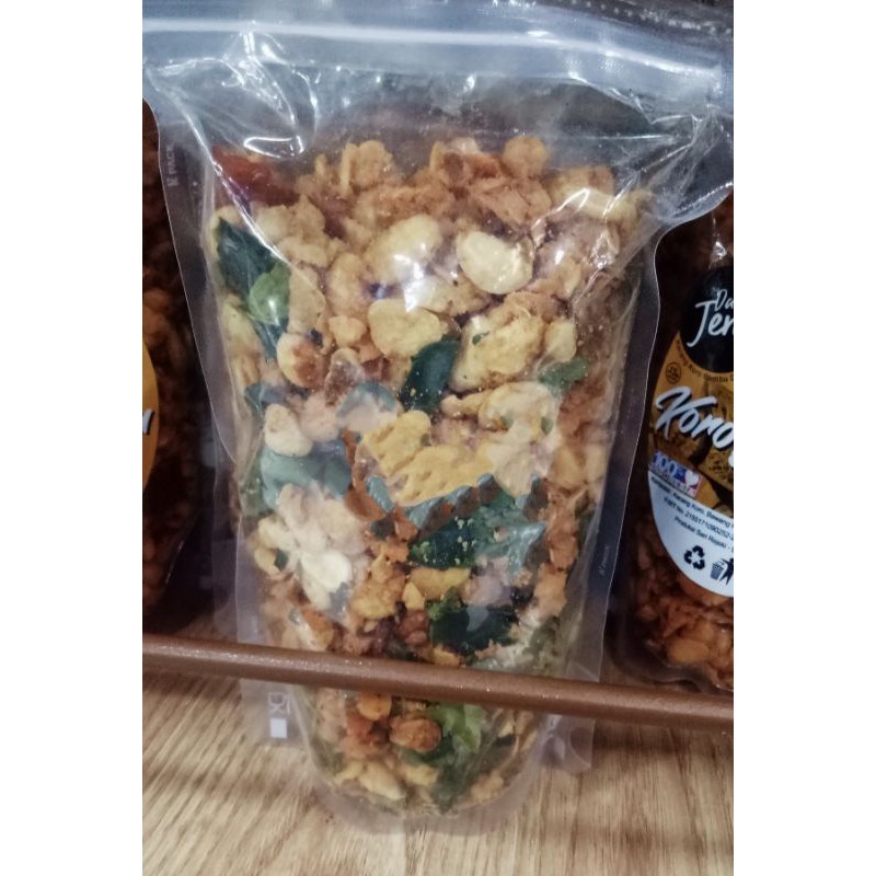 

Omahjajanan Kacang Koro Bumbu Daun Jeruk Asli Khas Bali " Sari Rejeki" 250Gr + Bubble Wrap