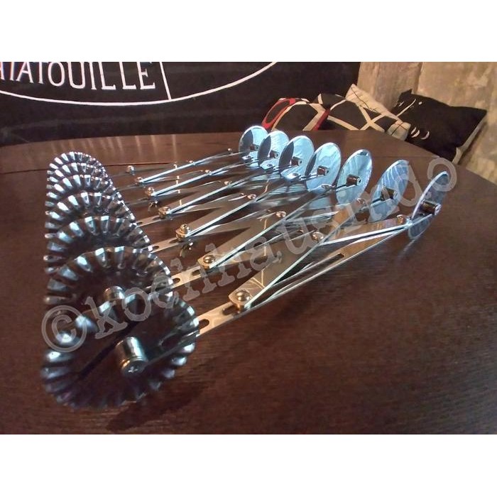 

Bakest Baking Stainless Steel Croissant Roller Pastry Pemotong Bake