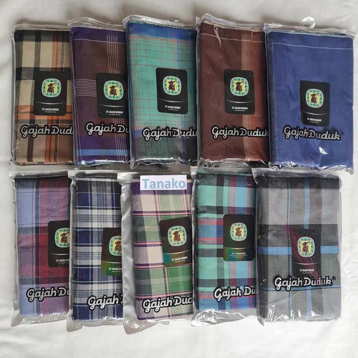 kain sarung gajah duduk.