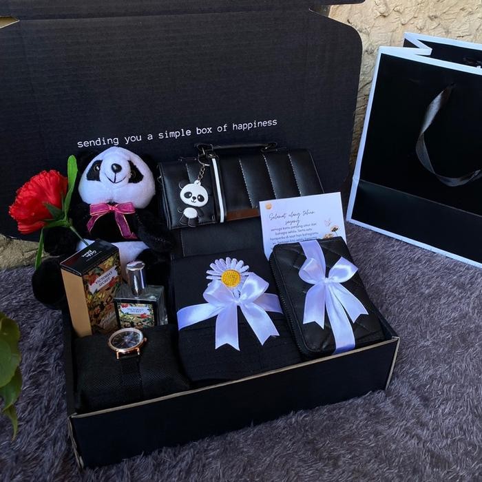 

ASLI PREMIUM BLACKSERIES HAMPERS GIFTBOX PAKET TAS SELEMPANG PAKET TAS HADIAH PESTA PERLENGKAPAN