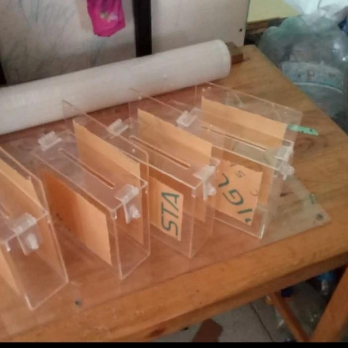 kotak saran acrylic gantung