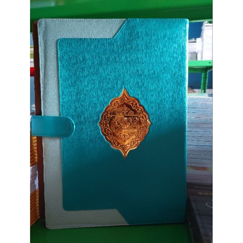 

COVER UNTUK AL QURAN ukuran A4 besar (30,5x22,5cm) HANYA COVER, BELUM TERMASUK ALQURAN NYA WE!!