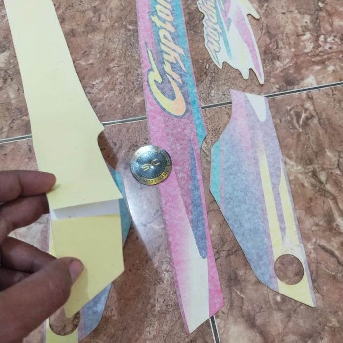 STRIPING STIKER YAMAHA CRYPTON BODY MERAH ORIGINAL