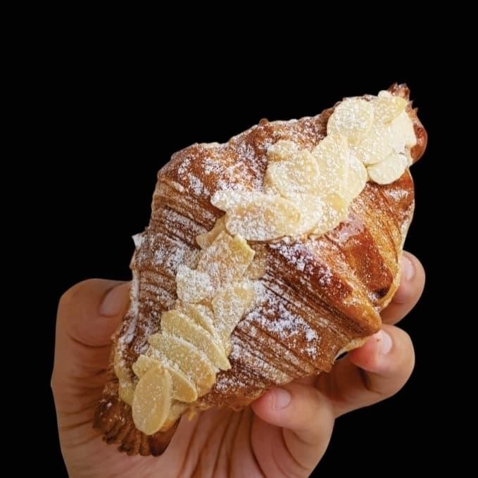 

JTTOP" MINI CROISSANT - ALMOND CROISSANT