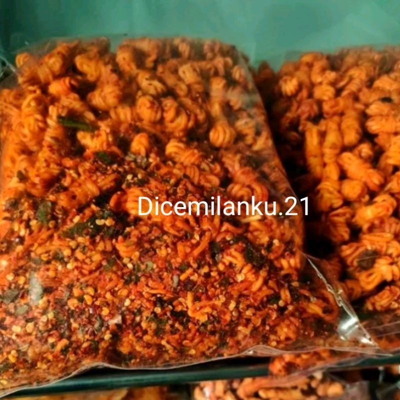 

Mie gulung viral mie gulung kering keriuk pedas daun jeruk isi 500.grm