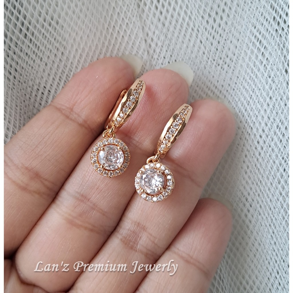 Anting Berlian Medan Bundar Clip Kristal Mewah Titanium Emas 22K