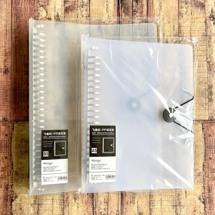 

MAP BINDER WENGU A5 MUJI STYLE TALI KARET SAMPING + KANCING A5-20H3 KODE 617