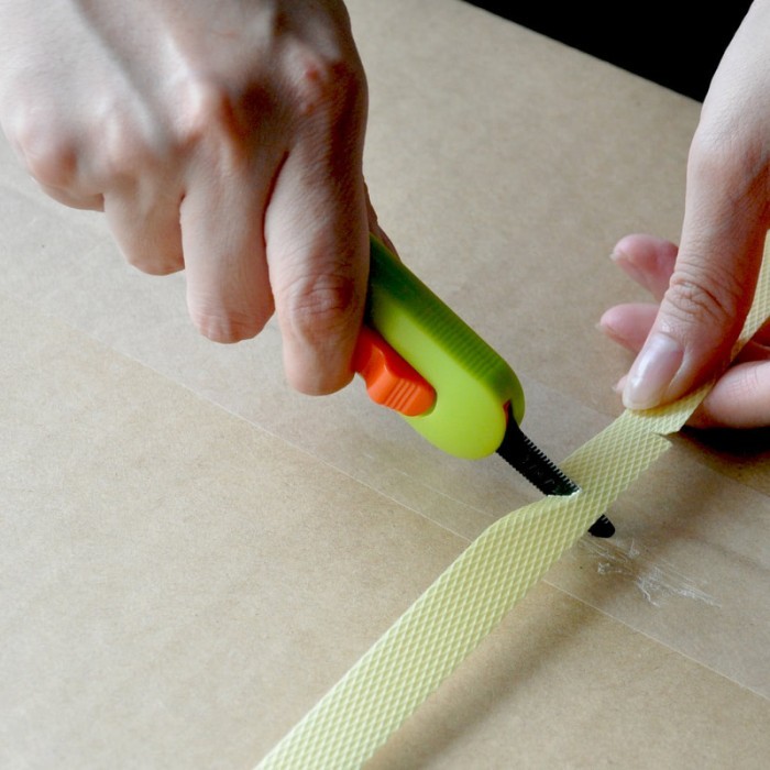 

Pisau Cutter for Packaging DC-15 CANARY Made in JAPAN