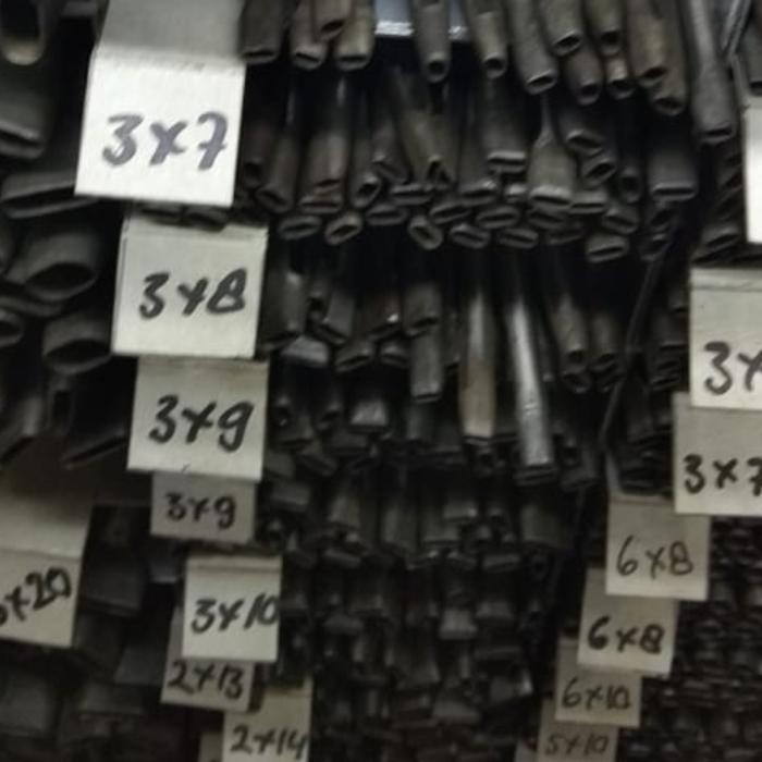 

Plong pembolong Oval 3mm x 10mm - Oval Shape Belt Leather