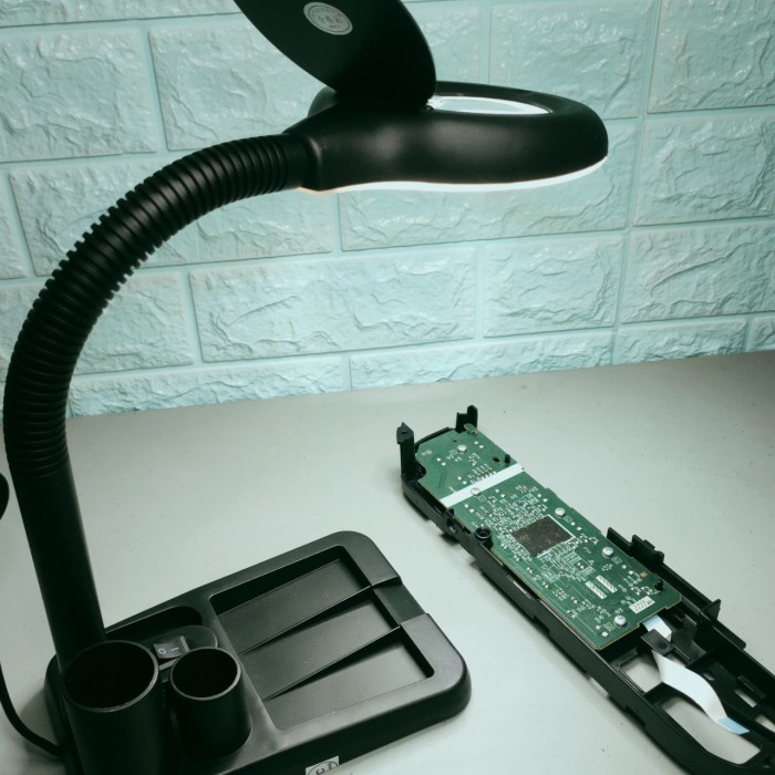 

KUYY LAMPU SERVIS SERVICE DAN KACA PEMBESAR 808LD SMD LED SMD KOTAK + TEMPA COD