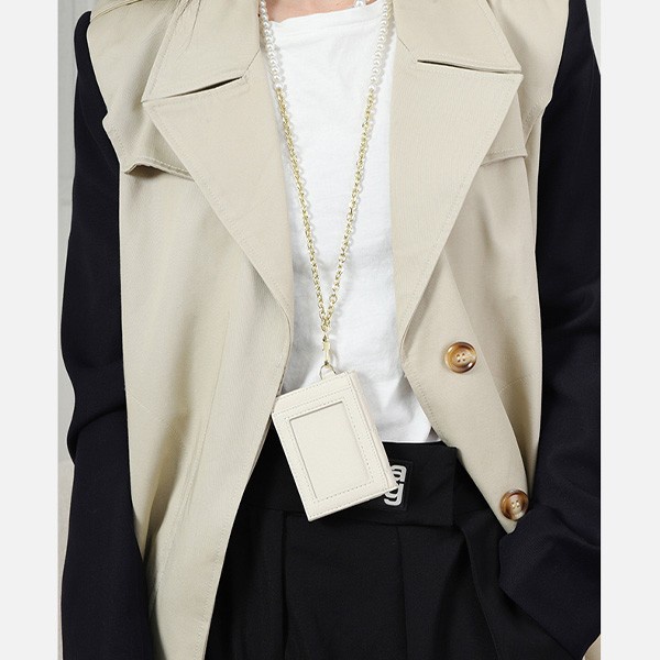 

WCH-14WT WHITE OF ALPHA CARD HOLDER WITH LANYARD Kode 32