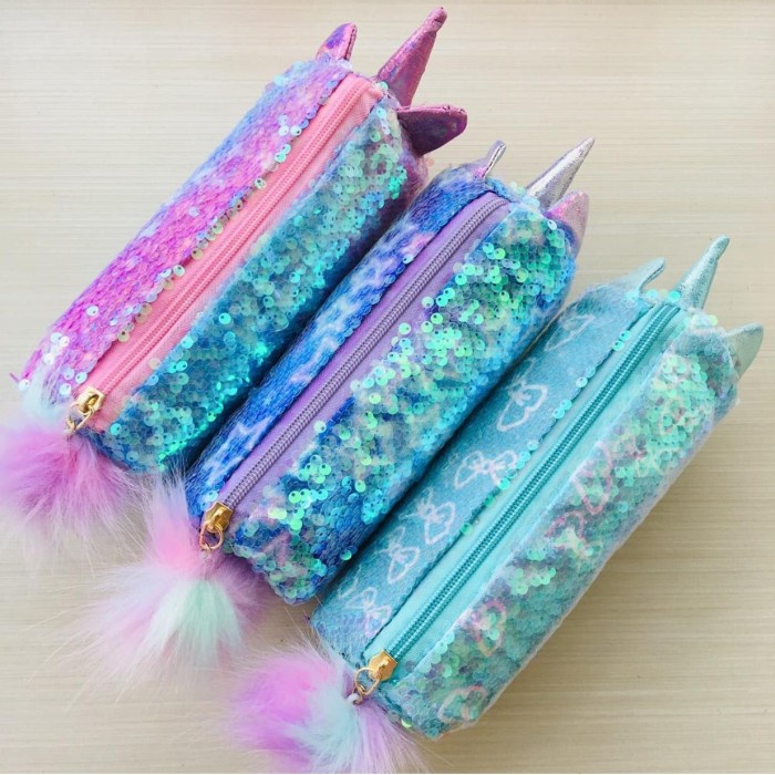 

GRATIS ONGKIR kotak pouch tempat pensil anak sekolah sequin holo unicorn bulu