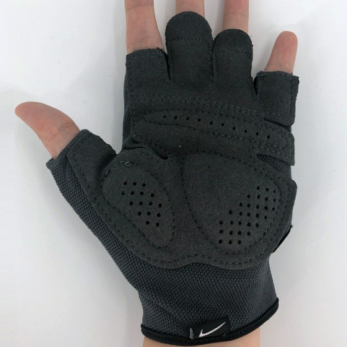AYMAN NLGC5 057 NIKE MENS ESSENTIAL FITNESS GLOVES