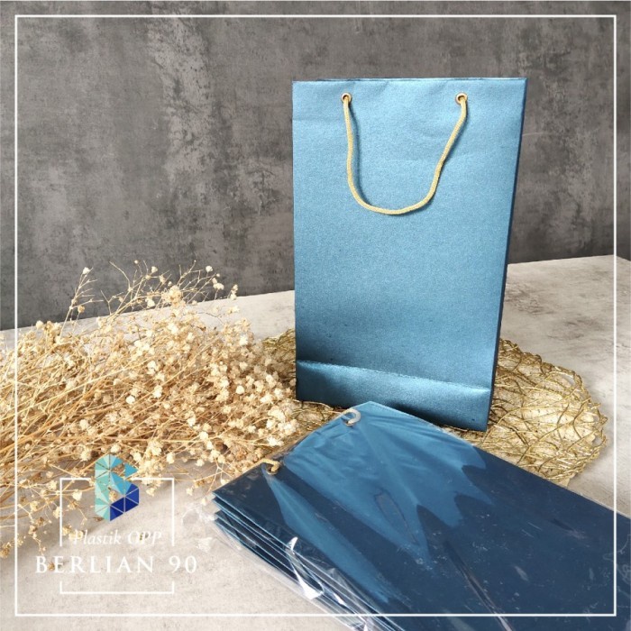 

Flashshow Paper Bag Jasmine Polos Elegant 18 x 8 x 29 Tas Belanja Kertas Premium