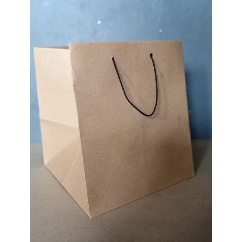 

Paper Bag Coklat Polos Ukuran 18x19x20 (paket 12pcs) |Tas kertas |Tas Kado |Tas Souvenir |paper bag Hampers