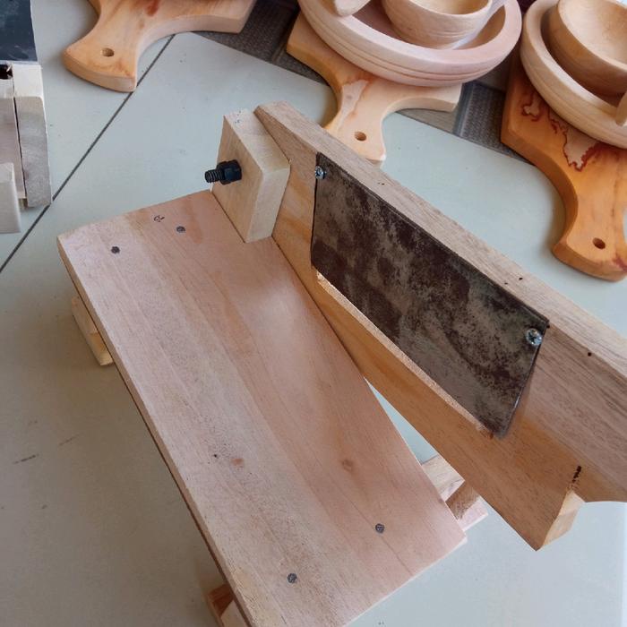 ALAT PEMOTONG JOJODOG KAKI UNTUK BASRENG/ SINGKONG/UBI/KERUPUK[ UKURAN BESAR] KAYU MAHONI PISAU